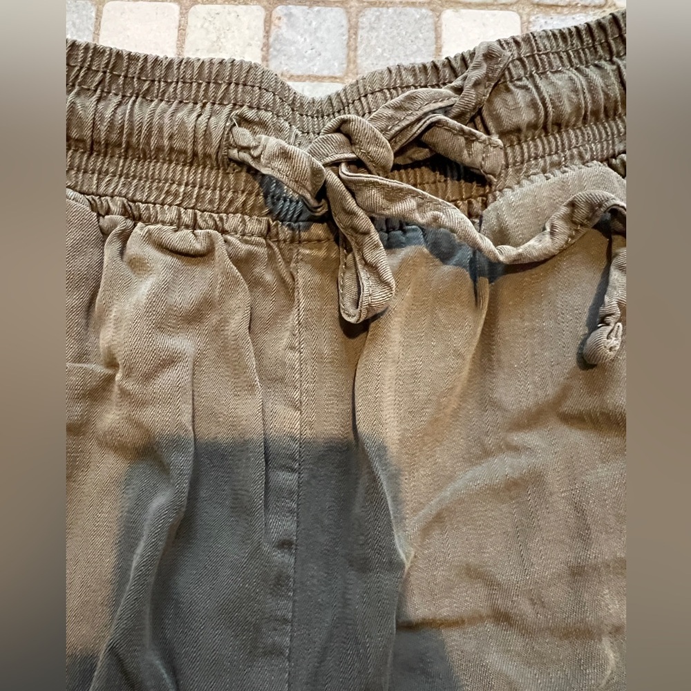 Thread & Supply Olive Green Drawstring Shorts Med… - image 2